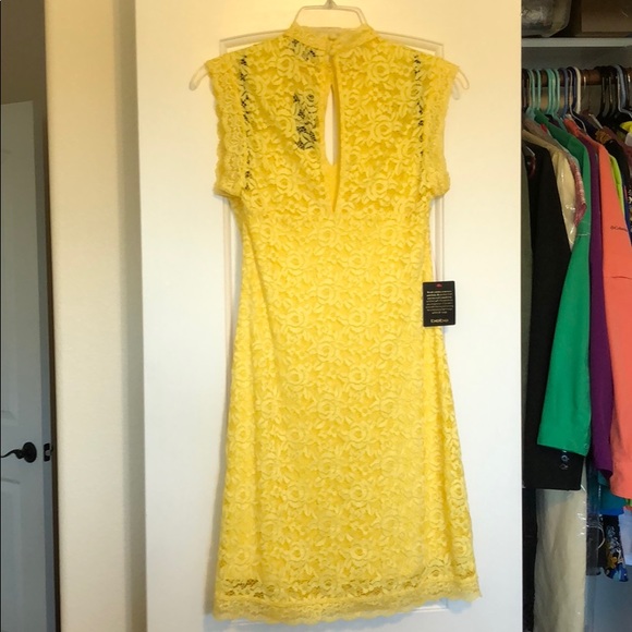 Bebe sleeveless lace dress yellow size Medium - Picture 6 of 8